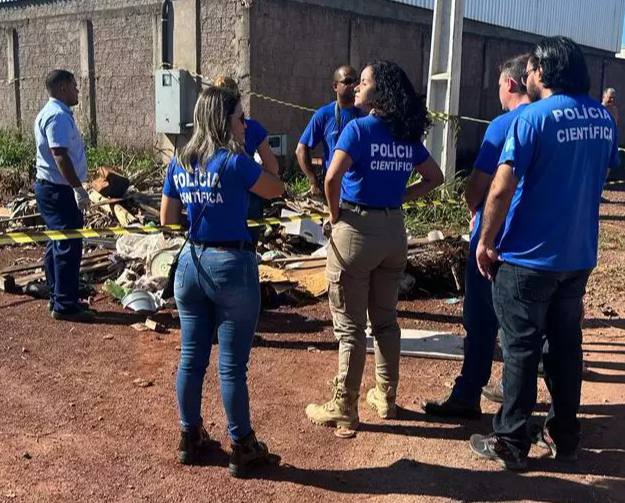 Recém nascido é encontrado morto dentro de mochila em meio ao lixo