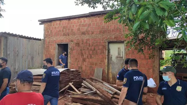 Fronteira Após Matar Esposa E Filha Homem Mora Com Corpos Em