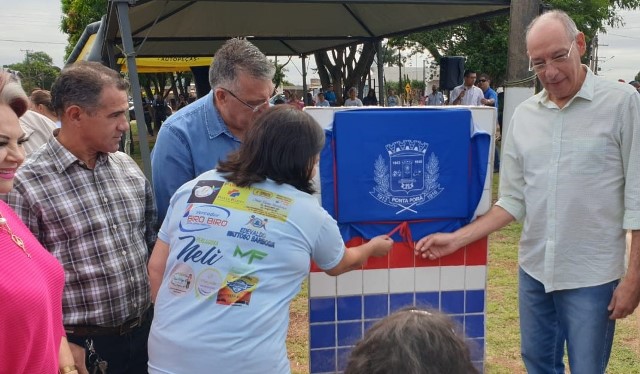 Hélio Peluffo entrega Praça Ernandes Donato Vilanova em Ponta Porã