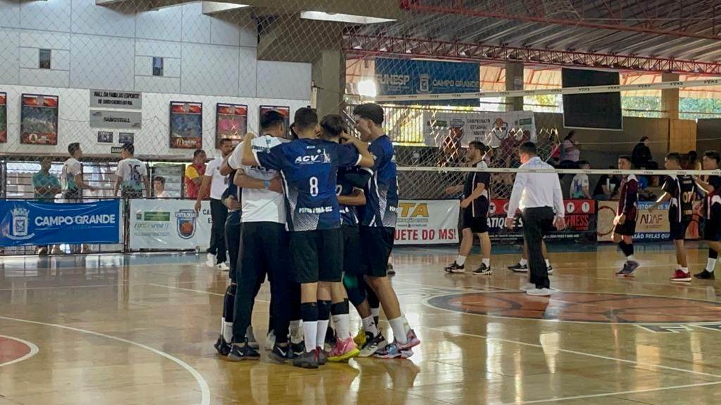 Voleibol masculino da Escola Calvoso é campeão os jogos escolares em Campo Grande