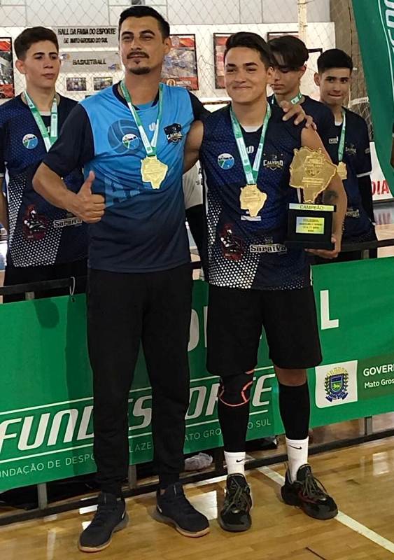 Voleibol masculino da Escola Calvoso é campeão os jogos escolares em Campo Grande