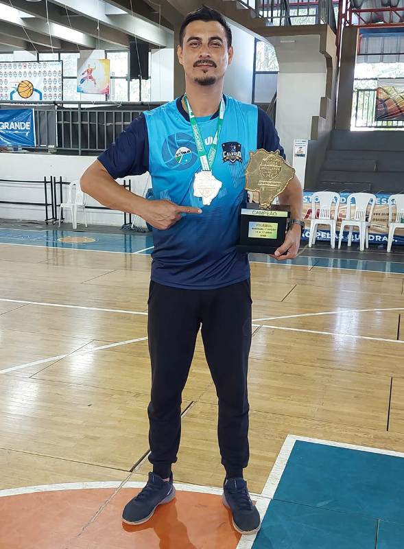 Voleibol masculino da Escola Calvoso é campeão os jogos escolares em Campo Grande