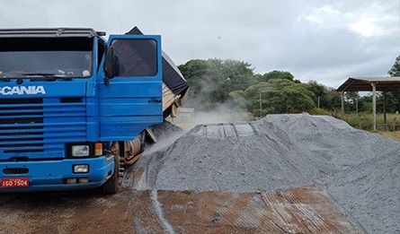 Governo do Estado distribui 1424 toneladas de Calcário para comunidades indígenas de Amambai