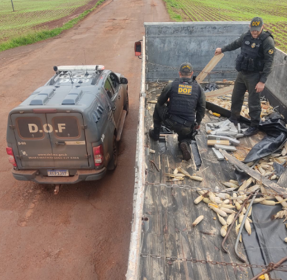 DOF apreende mais de mil quilos de maconha em fundo falso em caminhão