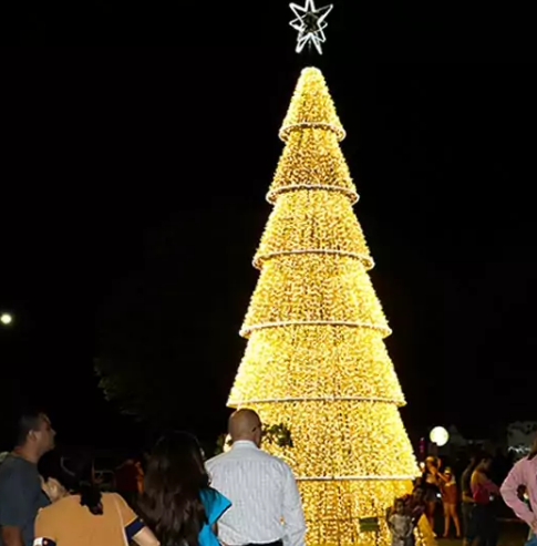 Prefeitura de Amambai realizou abertura do Natal de Luzes nesta terça-feira