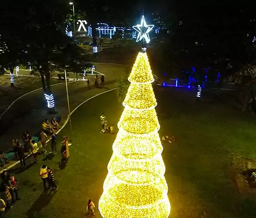 Prefeitura de Amambai realizou abertura do Natal de Luzes nesta terça-feira