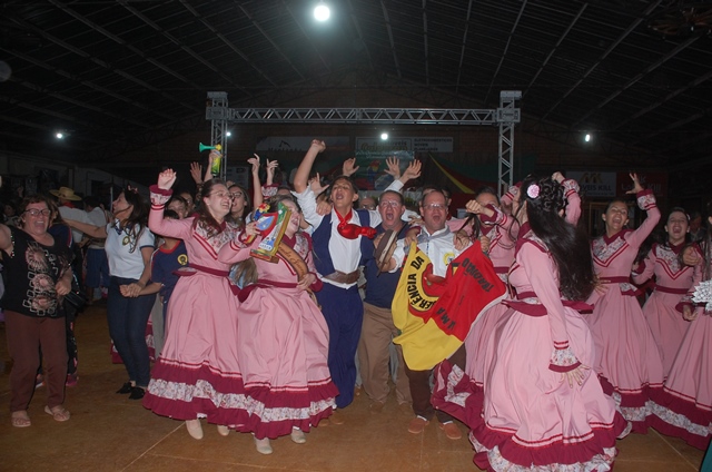 Grupo juvenil de Ponta Porã é campeão do FEGAMS