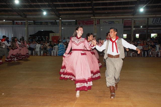 Grupo juvenil de Ponta Porã é campeão do FEGAMS