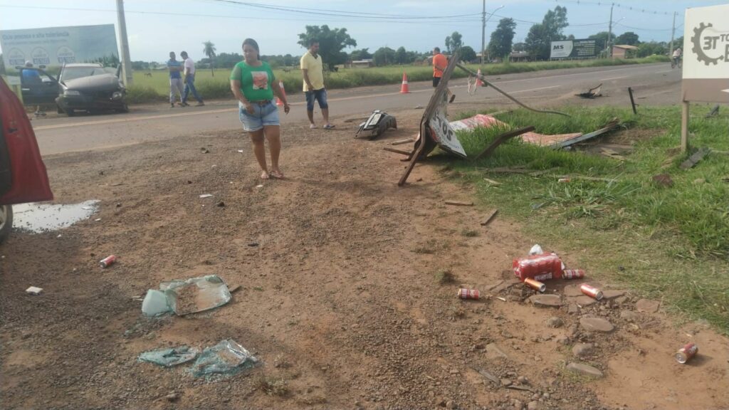 Em Amambai, um violento acidente deixou quatro pessoas feridas