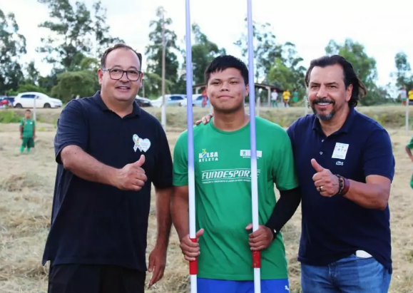 Prefeitura de Amambai e Governo do Estado distribuem materiais esportivos para aldeias indígenas