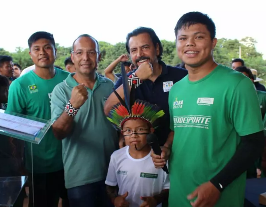 Prefeitura de Amambai e Governo do Estado distribuem materiais esportivos para aldeias indígenas