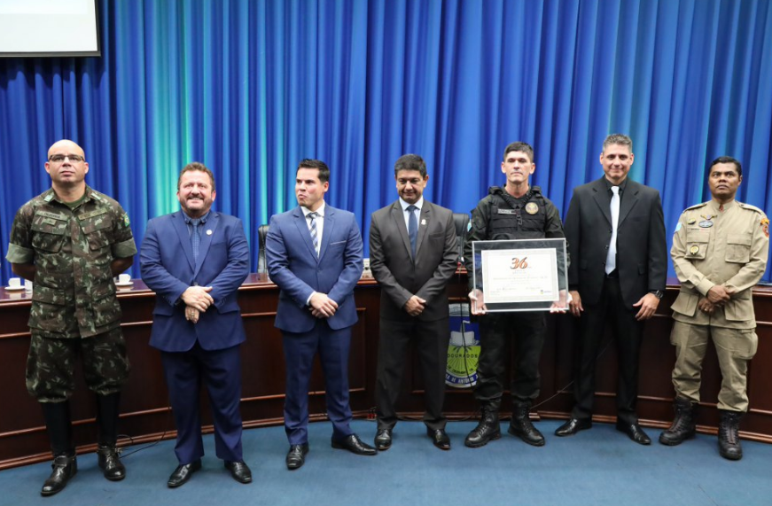 Policiais do DOF recebem homenagem na Câmara de Vereadores de Dourados