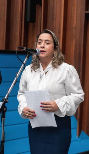 Lia Nogueira cobra explicações sobre obras de CEIMs inacabadas