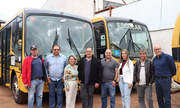 Prefeito e vereadores visitam Garagem Central e discutem desafios do transporte escolar em Amambai