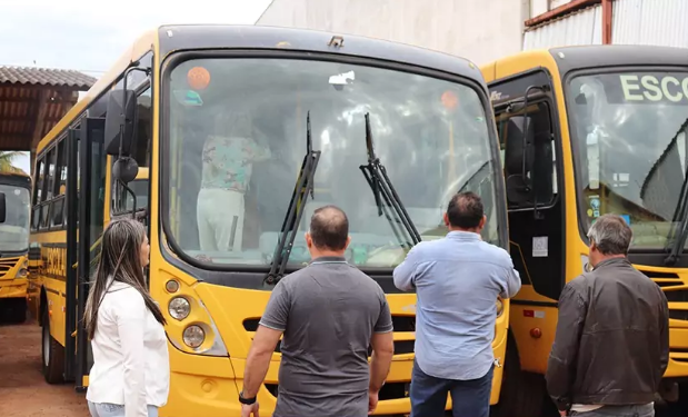 Prefeito e vereadores visitam Garagem Central e discutem desafios do transporte escolar em Amambai