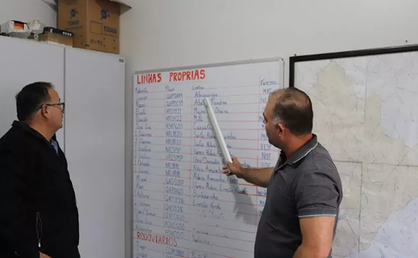 Prefeito e vereadores visitam Garagem Central e discutem desafios do transporte escolar em Amambai