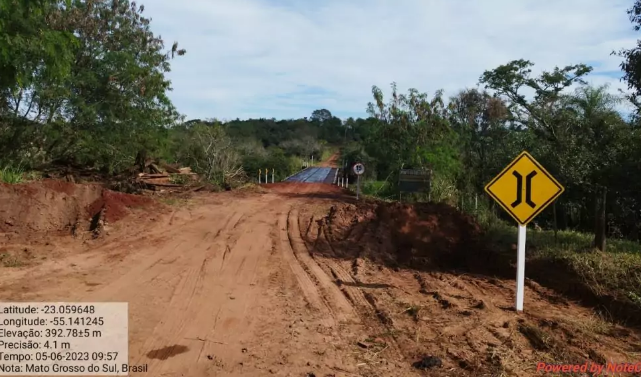 Prefeitura de Amambai conclui construção de ponte em estrada vicinal sobre córrego Panduí