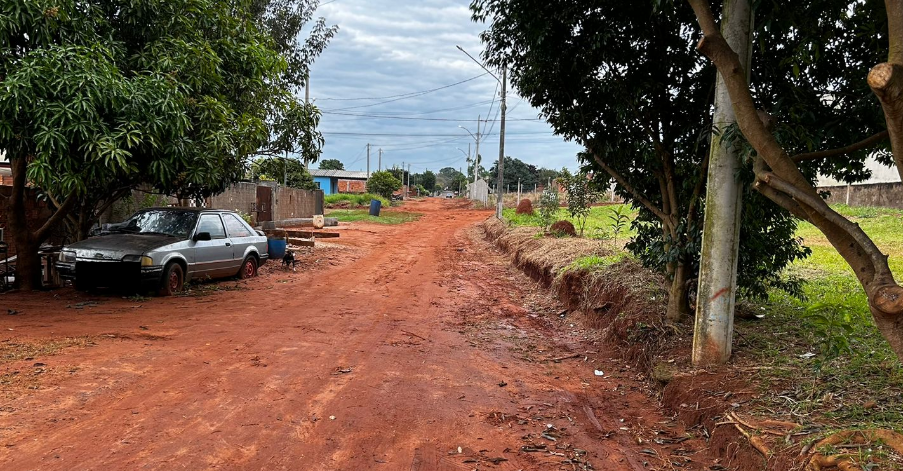 Vereadora Cida Farias pede pavimentação asfáltica e drenagem em Amambai