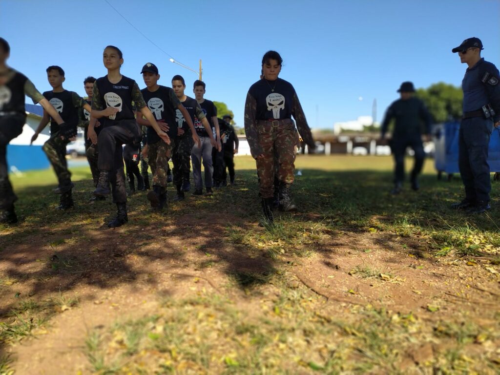 Alunos do Grupamento Pré Militar da PROCENTER visitaram sede do 4º BPM em Ponta Porã