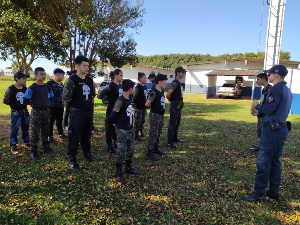 Alunos do Grupamento Pré Militar da PROCENTER visitaram sede do 4º BPM em Ponta Porã