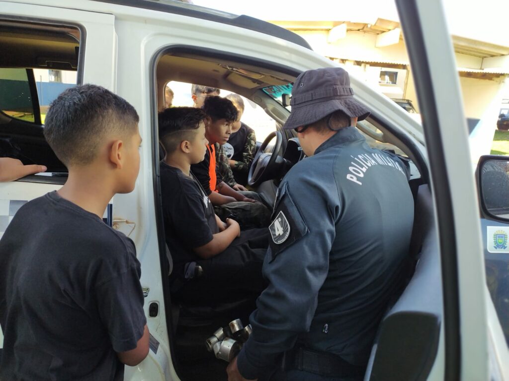 Alunos do Grupamento Pré Militar da PROCENTER visitaram sede do 4º BPM em Ponta Porã