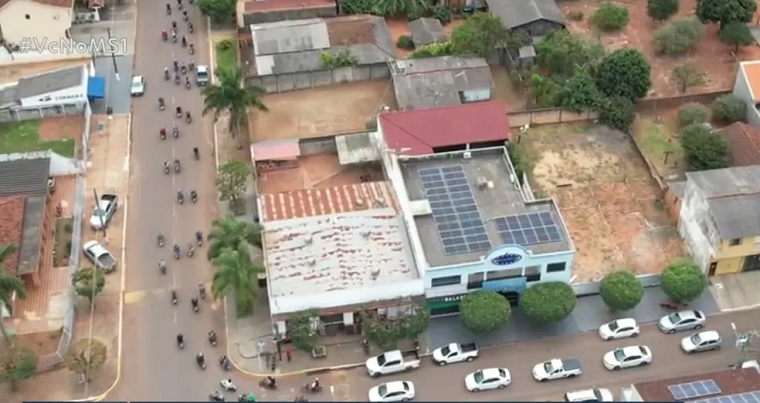 Sete Quedas: Com uniforme em caixão, cortejo marca última despedida a jogador morto em MS; veja vídeo