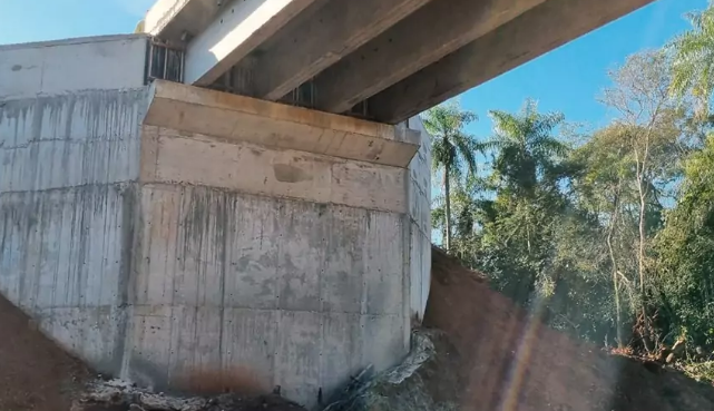 Prefeito Dr. Bandeira comemora a conclusão da 15ª ponte de concreto