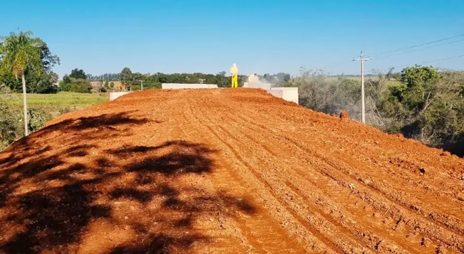 Prefeito Dr. Bandeira comemora a conclusão da 15ª ponte de concreto