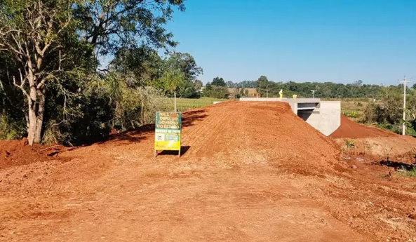 Prefeito Dr. Bandeira comemora a conclusão da 15ª ponte de concreto