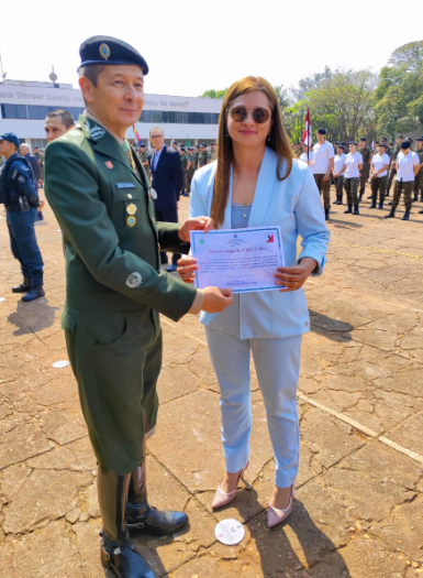 Engenheira Edna Shinkawa Nunes recebe honraria de "Amiga da 4ª Brigada de Cavalaria" em Dourados