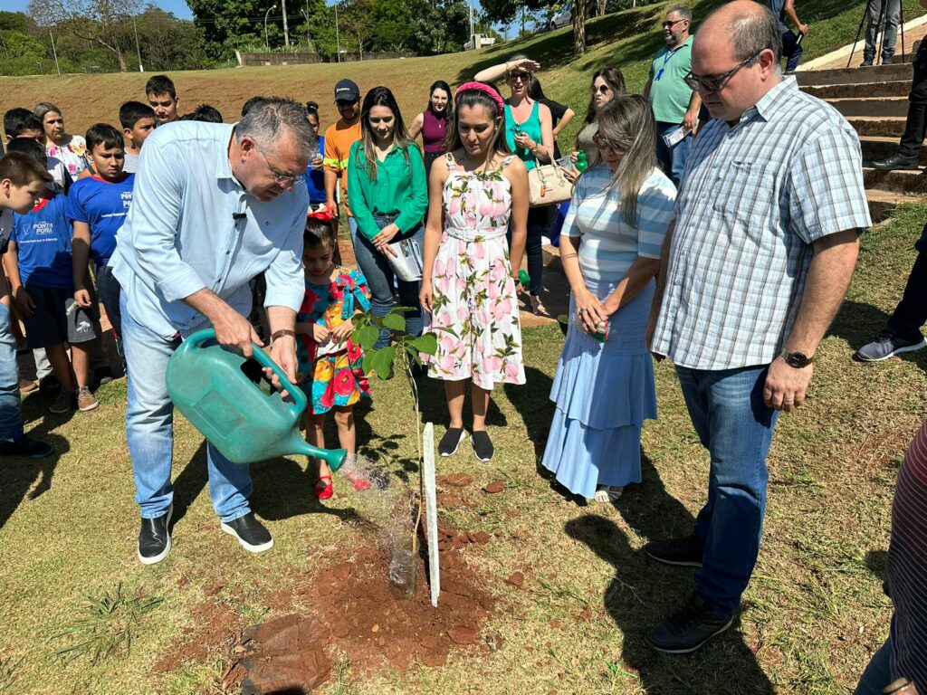 Prefeitura de Ponta Porã distribui mudas no Dia Mundial da Árvore