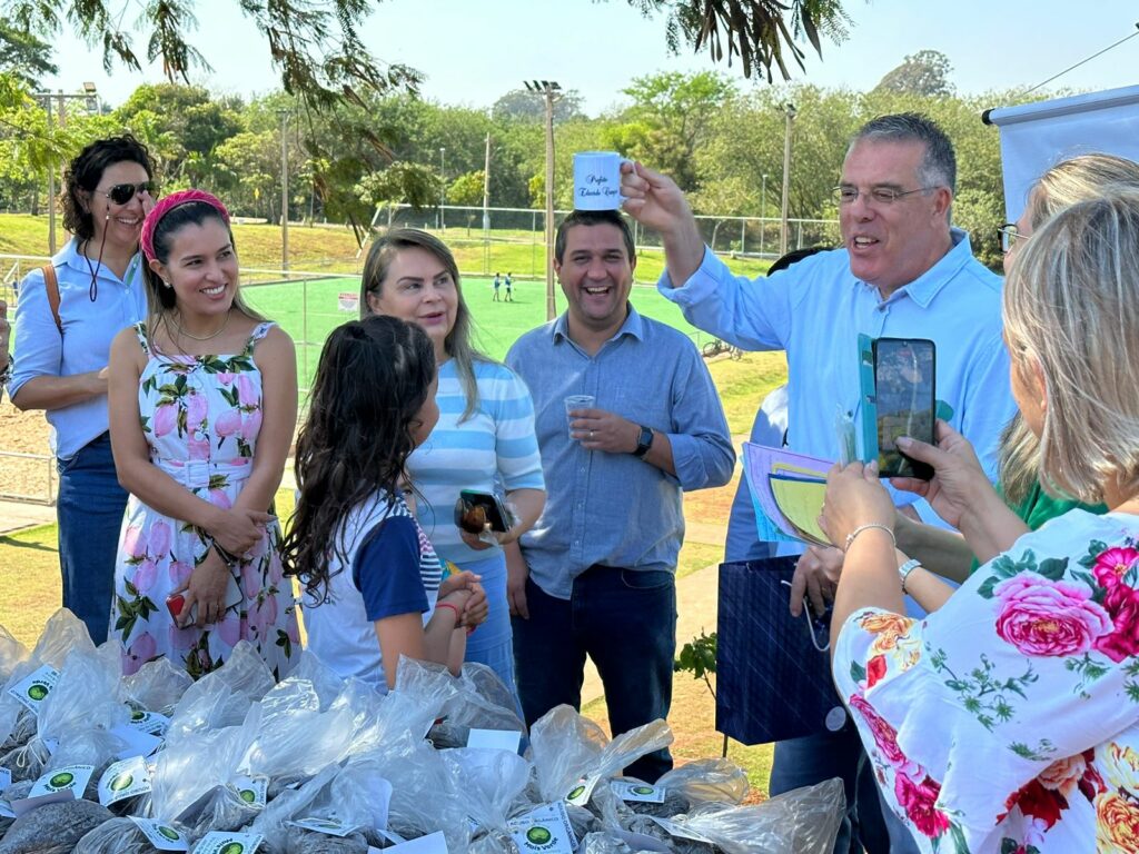 Prefeitura de Ponta Porã distribui mudas no Dia Mundial da Árvore