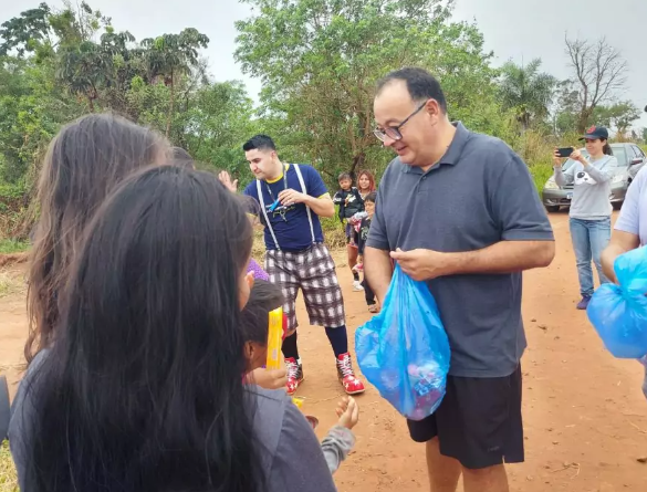 Prefeitura de Amambai leva alegria e doces às aldeias indígenas do município