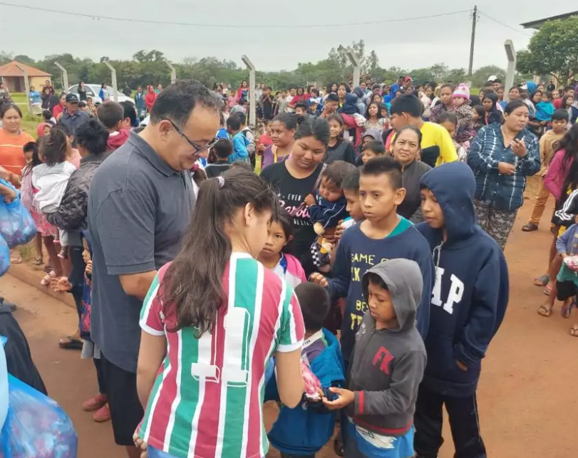 Prefeitura de Amambai leva alegria e doces às aldeias indígenas do município