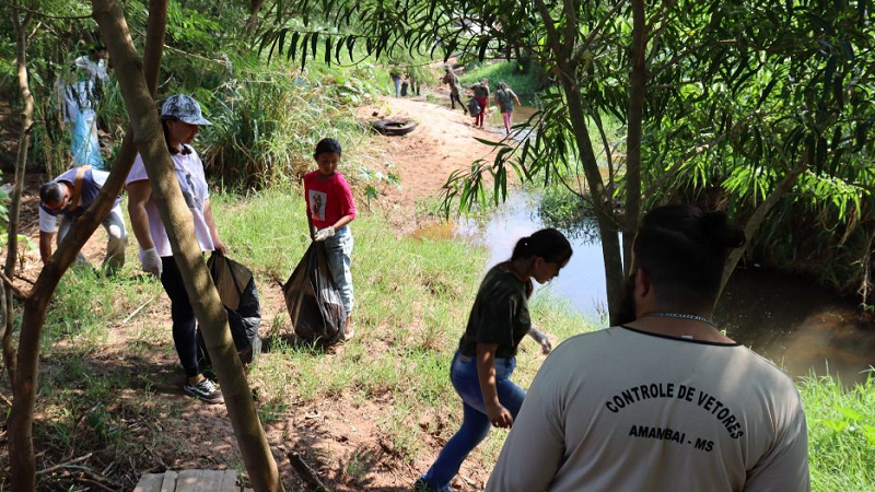 Em Amambai alunos, servidores e militares realizam ação de preservação ambiental no Córrego Retiro