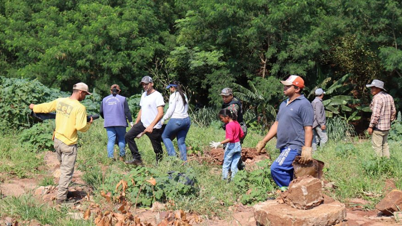 Em Amambai alunos, servidores e militares realizam ação de preservação ambiental no Córrego Retiro