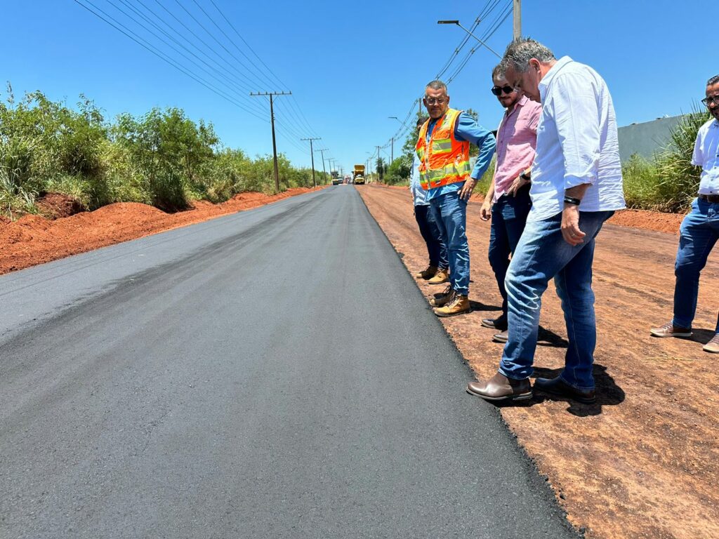 Ponta Porã: Eduardo Campos visita obra do prolongamento da Rua Guia Lopes