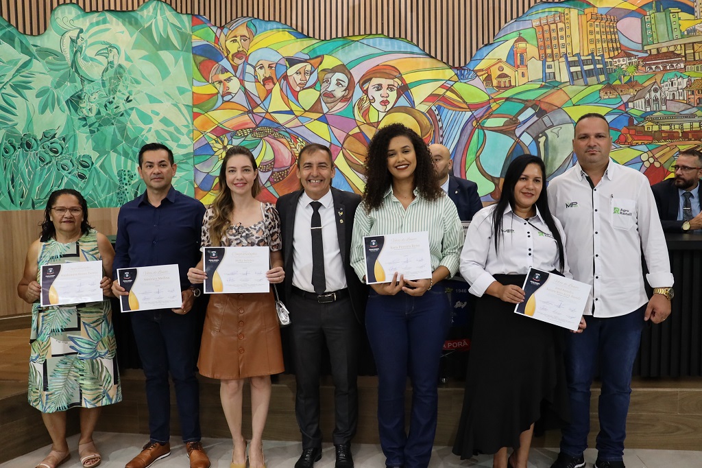 Câmara Municipal homenageia pessoas e instituições que desenvolvem Ponta Porã