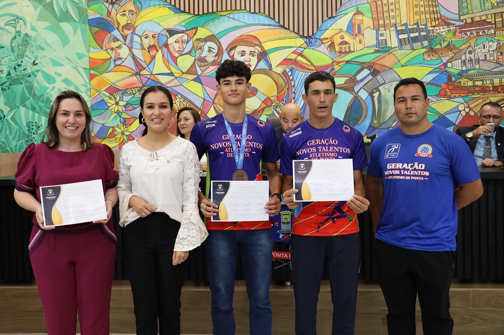 Câmara Municipal homenageia pessoas e instituições que desenvolvem Ponta Porã