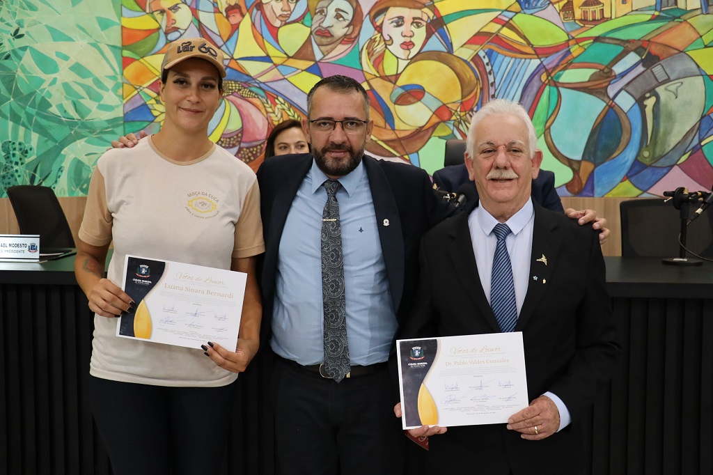 Câmara Municipal homenageia pessoas e instituições que desenvolvem Ponta Porã