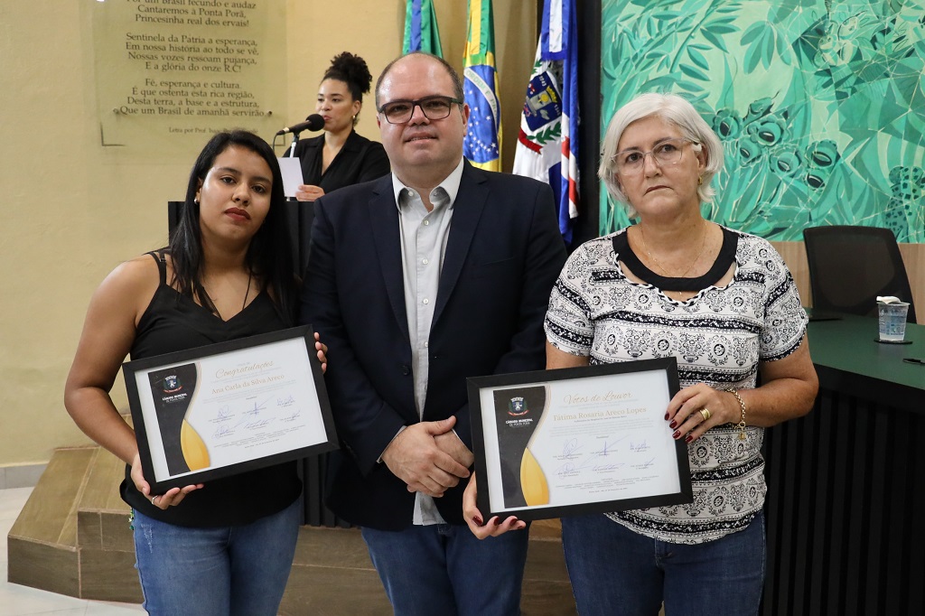 Câmara Municipal homenageia pessoas e instituições que desenvolvem Ponta Porã