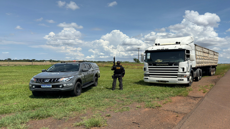 Com helicóptero, DOF apreende carreta com 8 toneladas de maconha