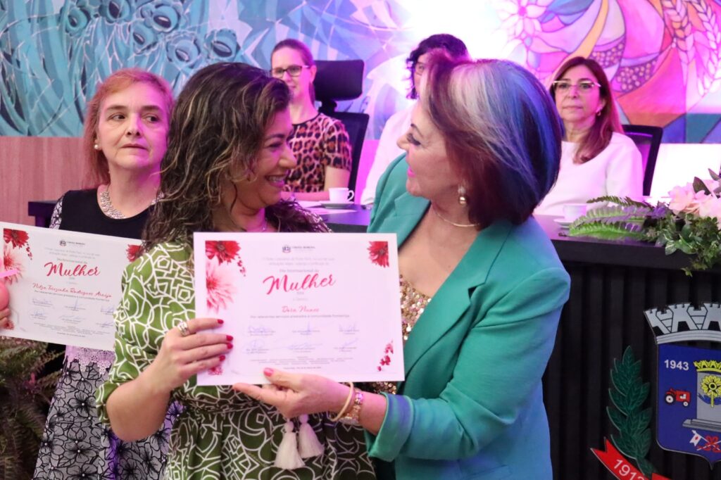 Por proposição da vereadora Lourdes Monteiro, Dora Nunes recebe homenagem