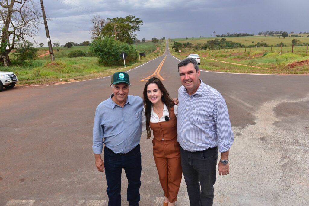 Reinaldo e Riedel entregam rodovias no sul de MS