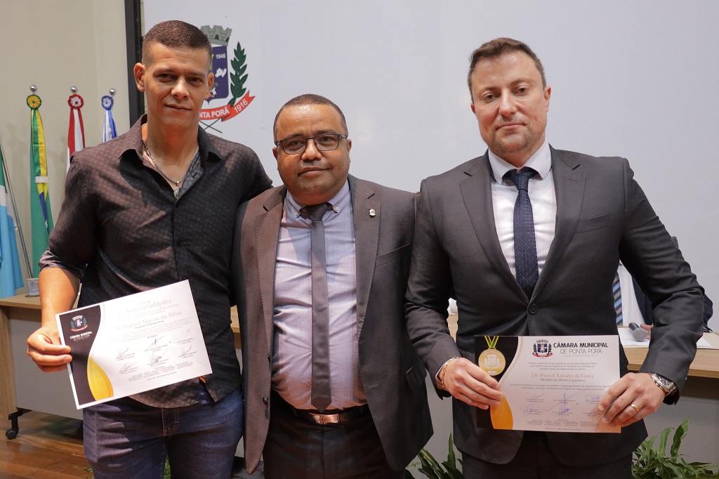 Câmara entrega honrarias durante sessão solene no Centro de Convenções de Ponta Porã