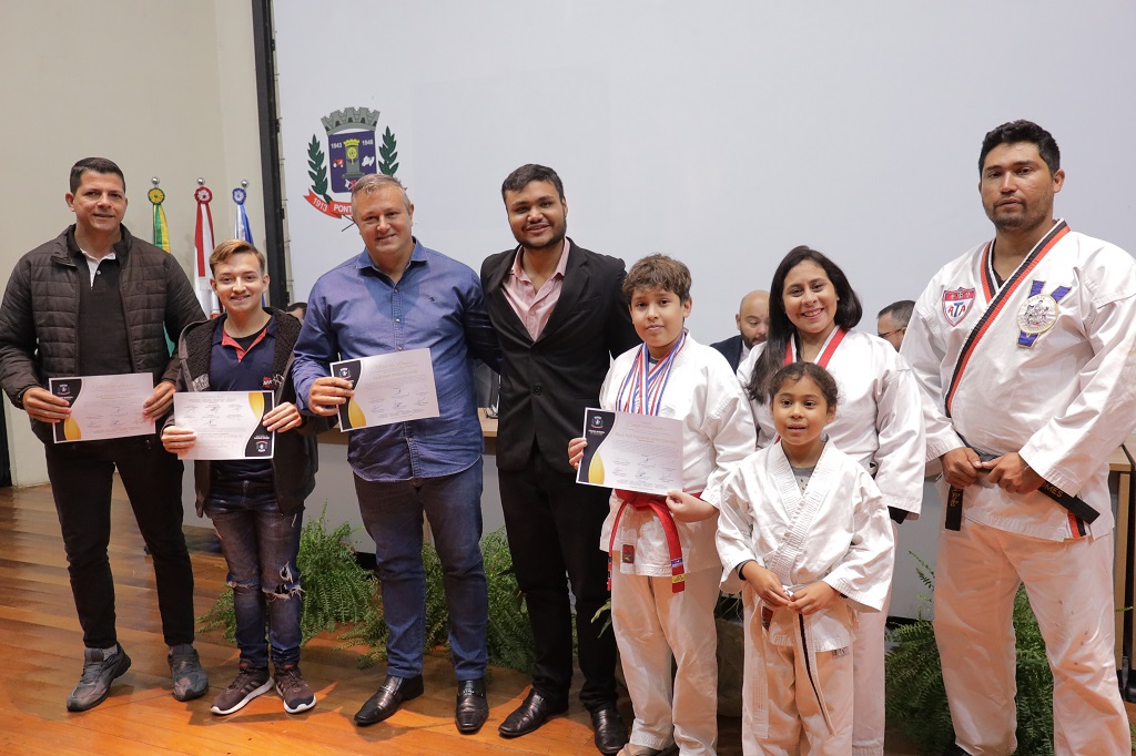 Câmara entrega honrarias durante sessão solene no Centro de Convenções de Ponta Porã