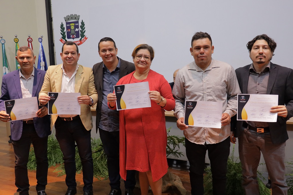 Câmara entrega honrarias durante sessão solene no Centro de Convenções de Ponta Porã