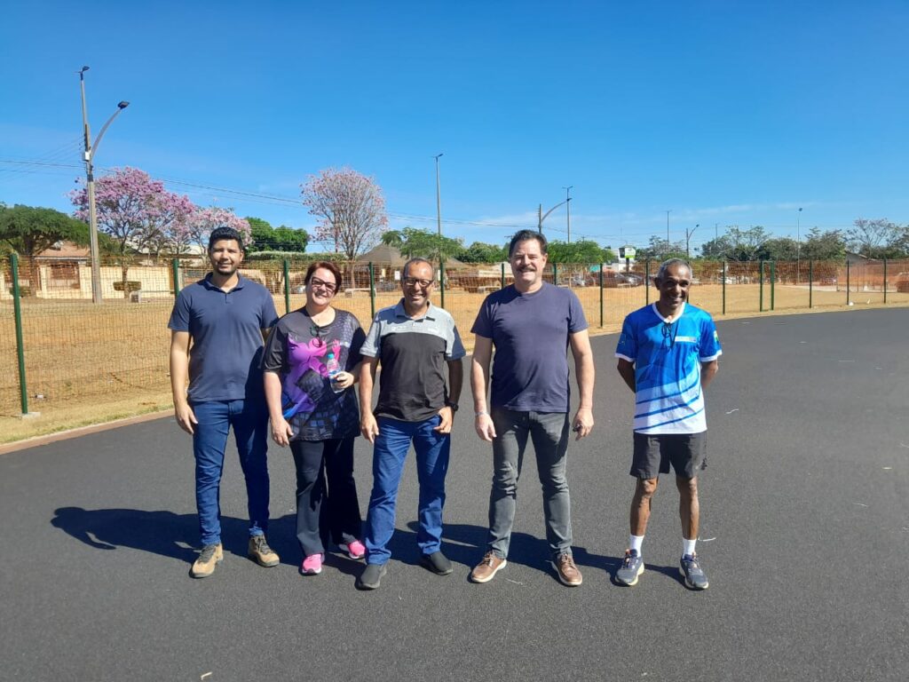 Prof. Ageu de Oliveira, Presidente da FAMS, vai a Chapadão do Sul conhecer a pista de Atletismo em construção