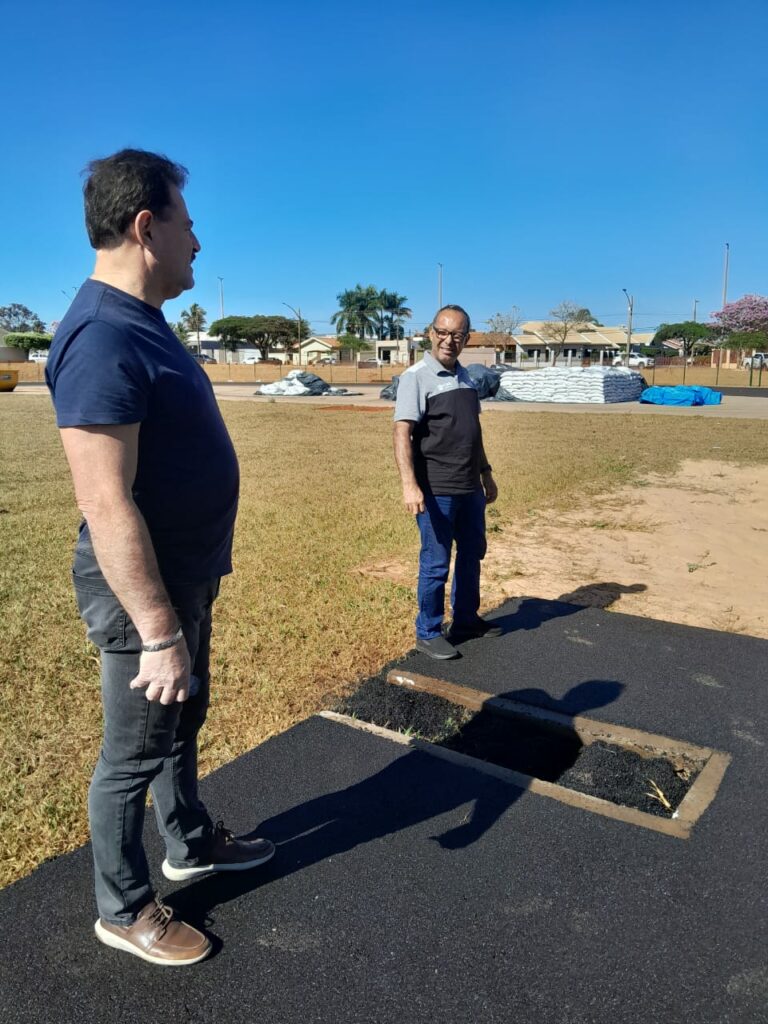 Prof. Ageu de Oliveira, Presidente da FAMS, vai a Chapadão do Sul conhecer a pista de Atletismo em construção