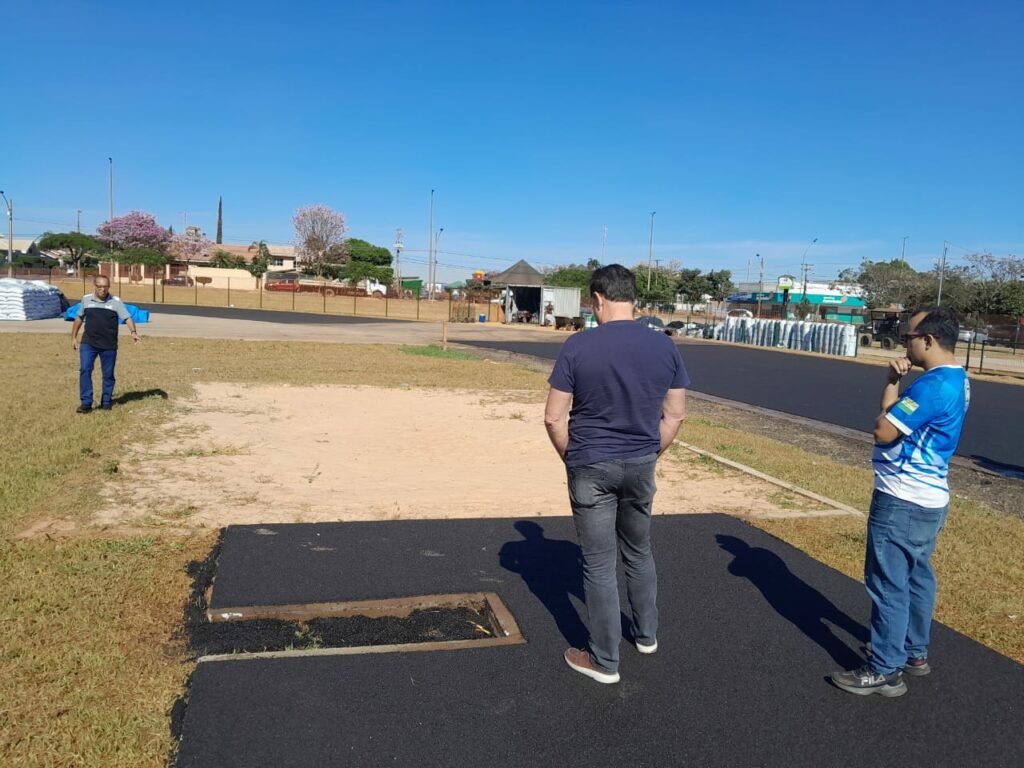 Prof. Ageu de Oliveira, Presidente da FAMS, vai a Chapadão do Sul conhecer a pista de Atletismo em construção